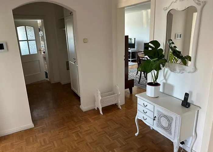 Helle Mit Rhoenblick, Stadtbus & A7-anschluss